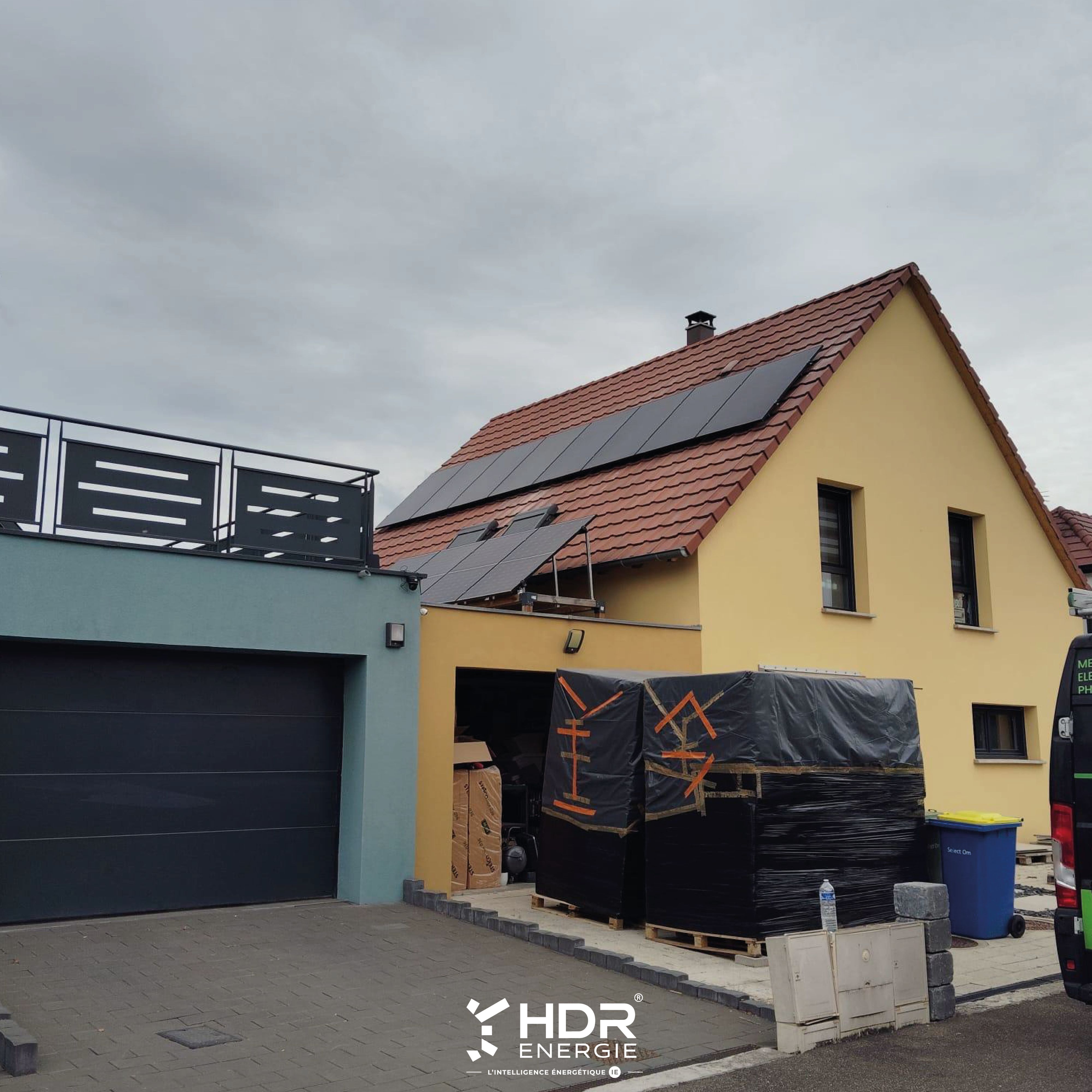 Installation solaire – sur toiture + batterie de stockage Atmoce